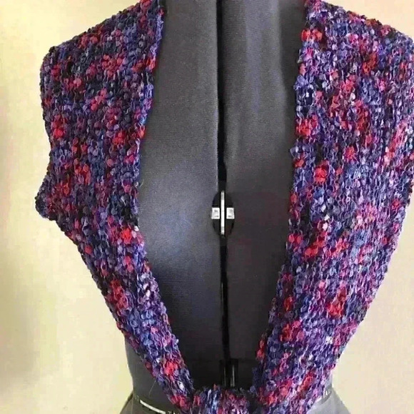 Vtg deep purple red hand crocheted knit infinity shawl scarf - Picture 4 of 7